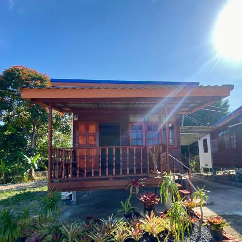 Khanong Phra House | บ้านพรธรณีรีสอร์ทบ้านใหญ่ Baan Ponthoranee Resort Khao Yai
