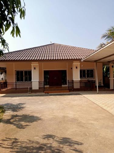 Tha Sut House | บ้านสวนสบายใจโฮมสเตย์ ใกล้มหาวิทยาลัยแม่ฟ้าหลวง ห่างเมือง 20 กม ห่างถนน 2 กม