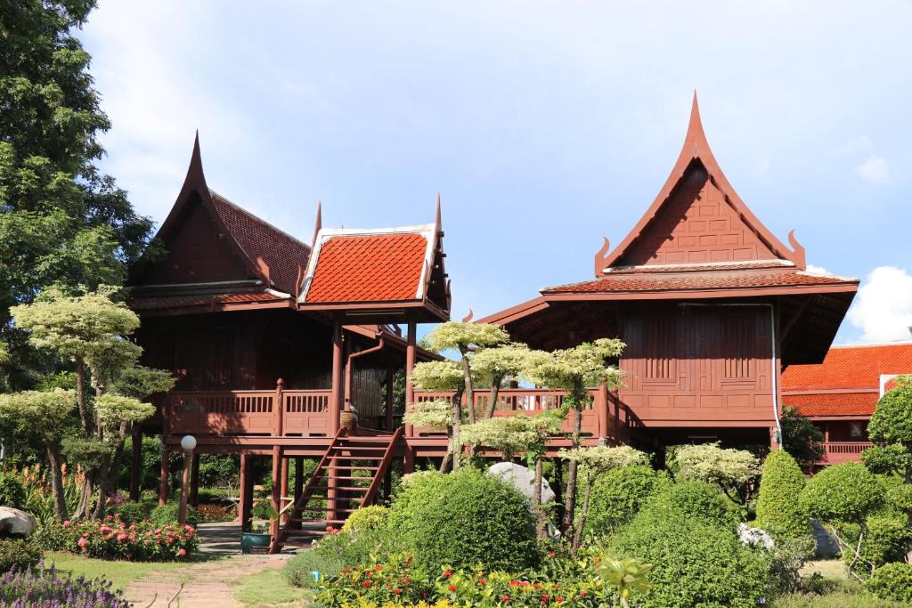 Si Prachan Hotel | บ้านไทยรีสอร์ท