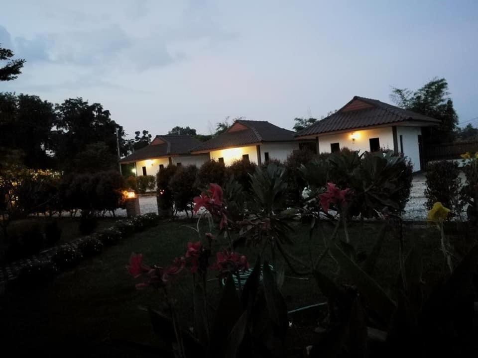 Nong Mamong Resort | สวนไผ่รีสอร์ท