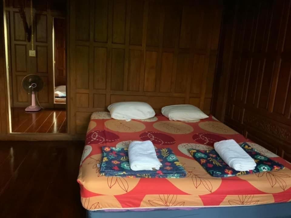 Wat Phleng House | เรือนจันทร์หอมโฮมสเตร์