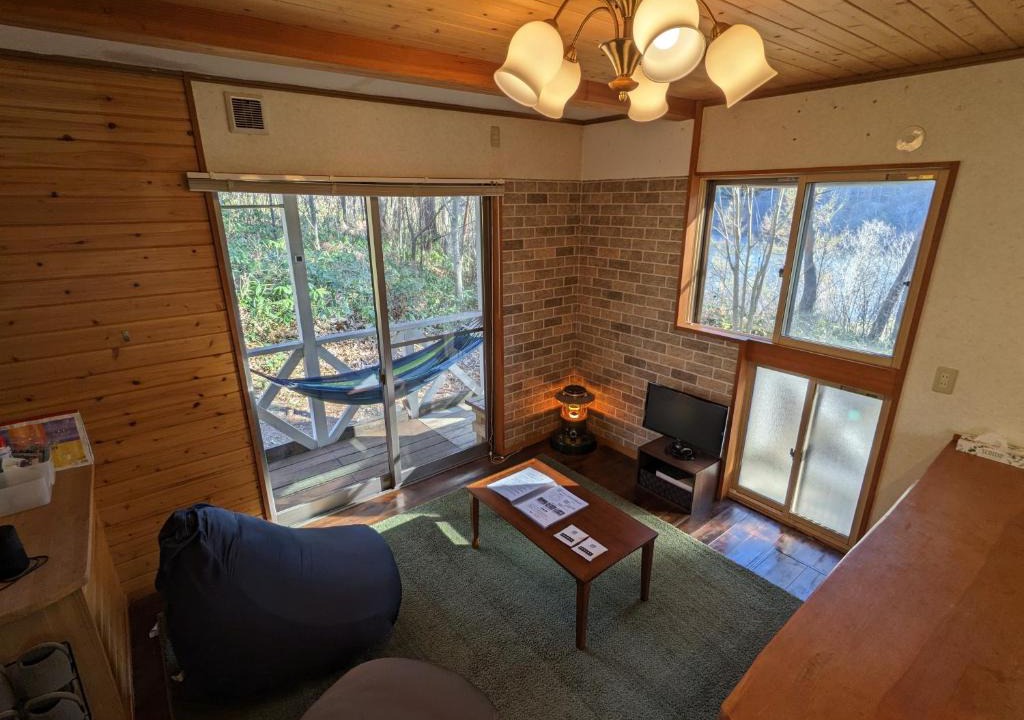 Chikuma House | 山と池