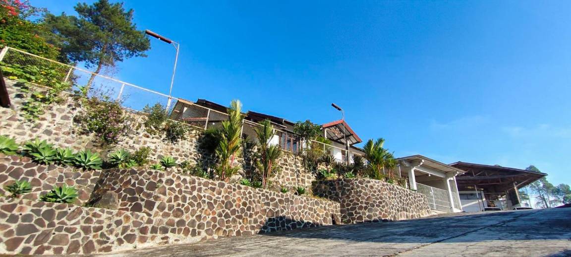 Lembang House | 100 m² House ∙ 4 bedrooms ∙ 15 guests