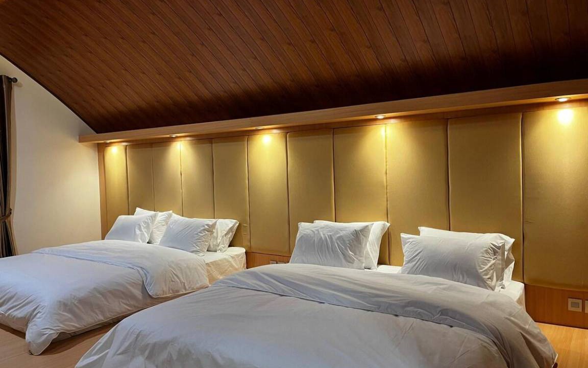 Ciawi Villa | 100 m² Villa ∙ 5 bedrooms ∙ 25 guests