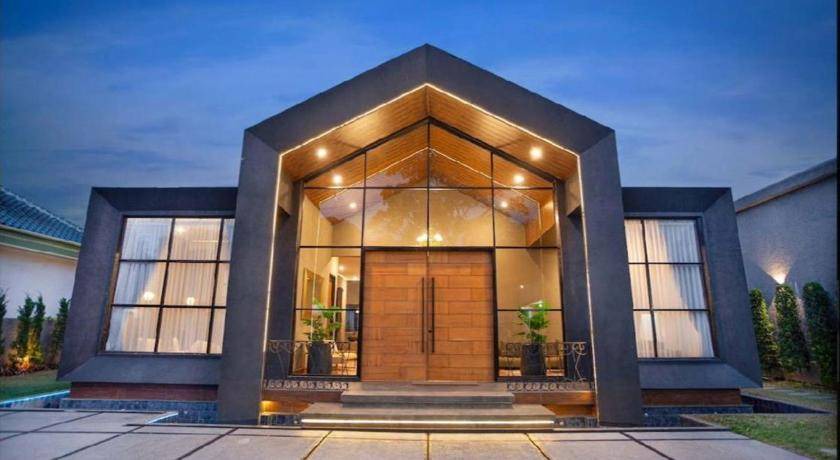 Cisarua Villa | 1000 m² Villa ∙ 4 bedrooms ∙ 20 guests