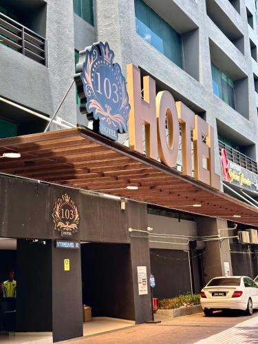 Taman Pertama Hotel | 103 Hotel by manatidur