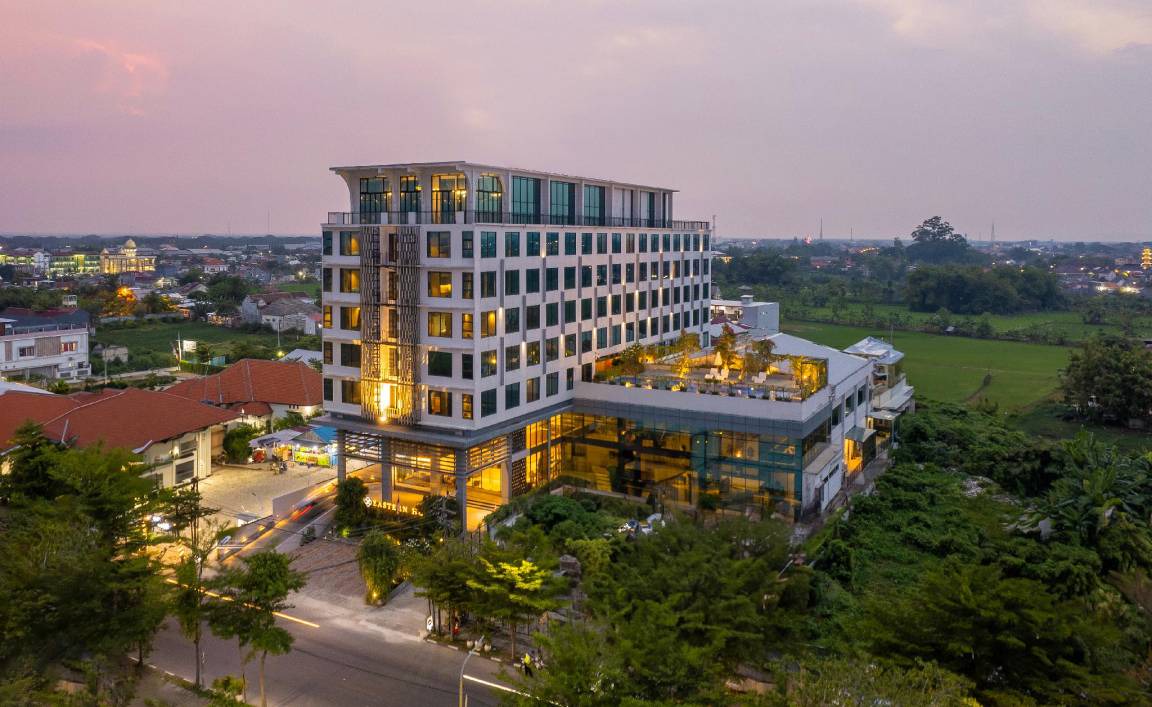 Bojonegoro Hotel | 120 m² Hotel ∙ 6 guests