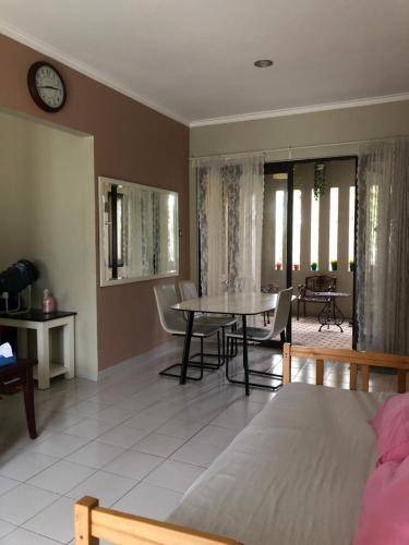 Sentul City House | 120 m² House ∙ 2 bedrooms ∙ 6 guests
