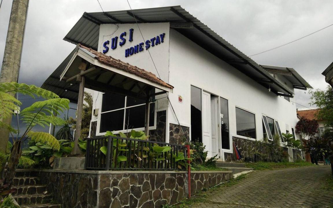 Sidomulyo House | 150 m² House ∙ 5 bedrooms ∙ 15 guests