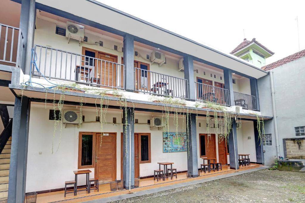 Kebumen Hotel | 16 m² Hotel ∙ 2 guests