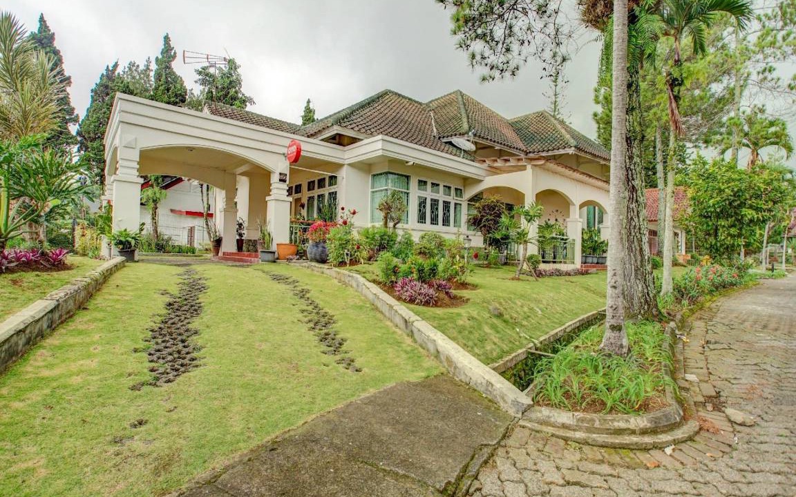 Cipanas Bed & Breakfast | 18 m² Bed and breakfast ∙ 4 guests