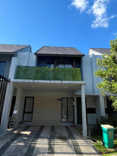 Jakarta Villa | 2 Floor Cozy House in Wisteria Jakarta Garden City