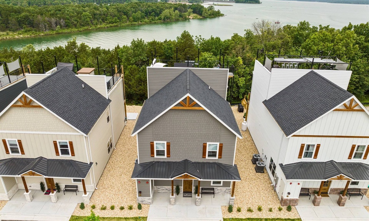 Table Rock House | 2 Homes Lake Front Arcade Hot Tub Luxury Stay