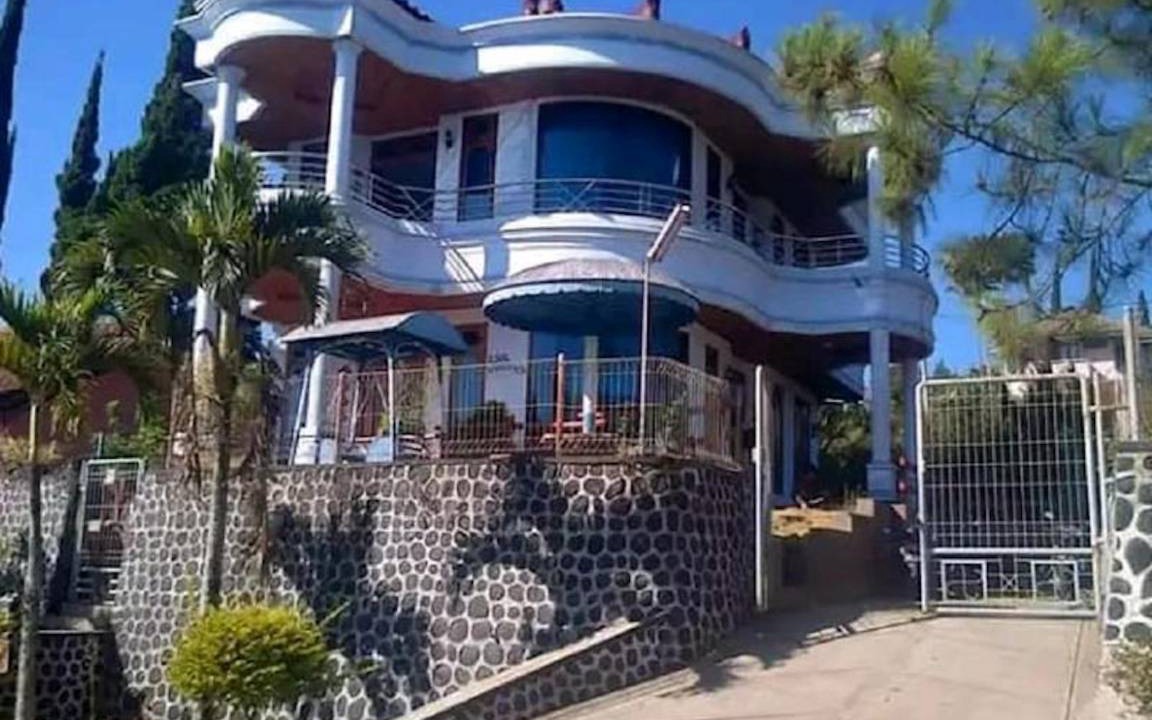 Blitar Villa | 200 m² Villa ∙ 3 bedrooms ∙ 10 guests