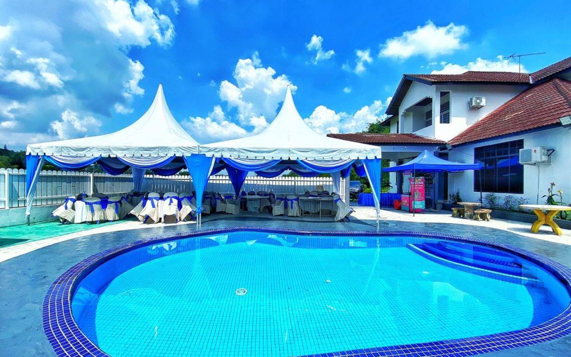 Alor Gajah House | 2000 m² Bungalow ∙ 6 bedrooms ∙ 25 guests