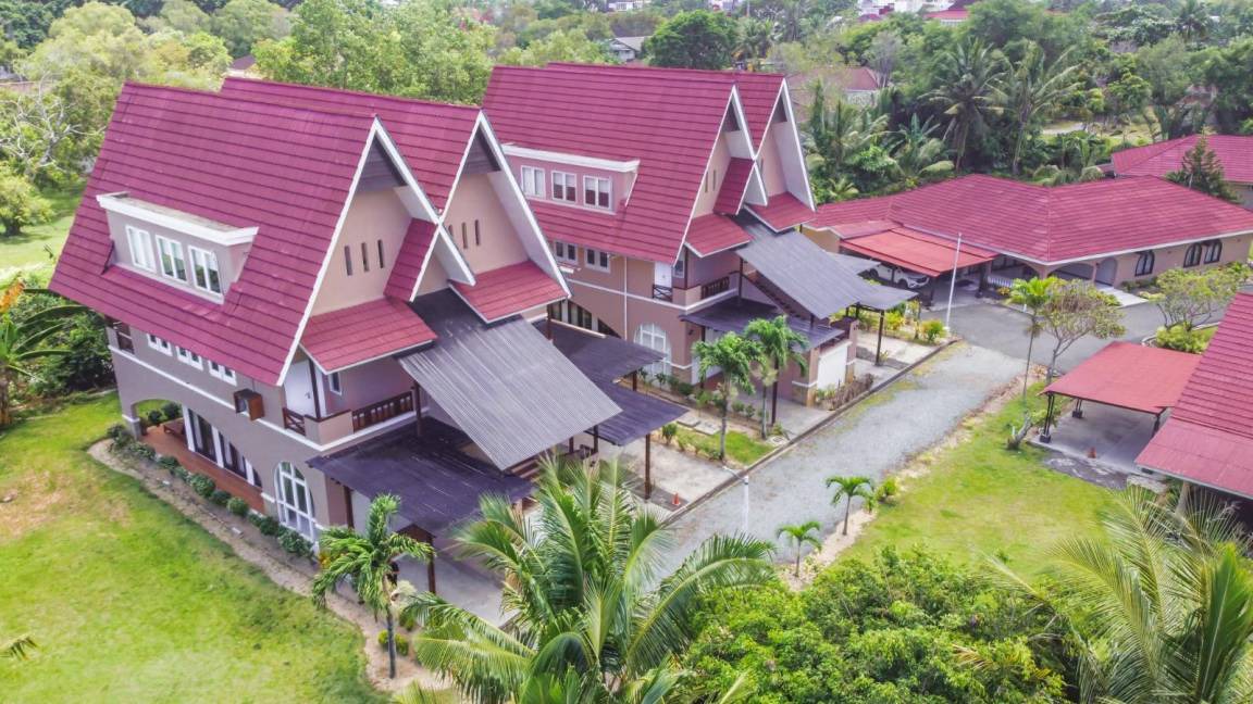 Balikpapan Bed & Breakfast | 250 m² Bed and breakfast ∙ 4 bedrooms ∙ 8 guests
