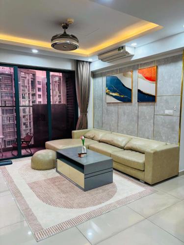 Tan Phu District Apartment | 3-Bedroom, 2-Bathroom Apartment at Emerald Celadon, Aeon Mall Tan Phu