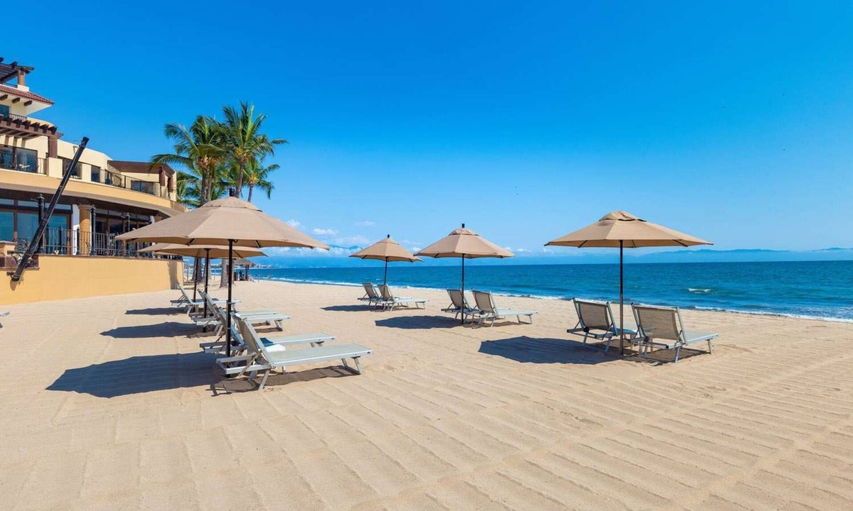 El Medano Ejidal Resort | 3 bedroom/4 Bath, Beachfront Resort Villa del Palmar Cabo for Christmas