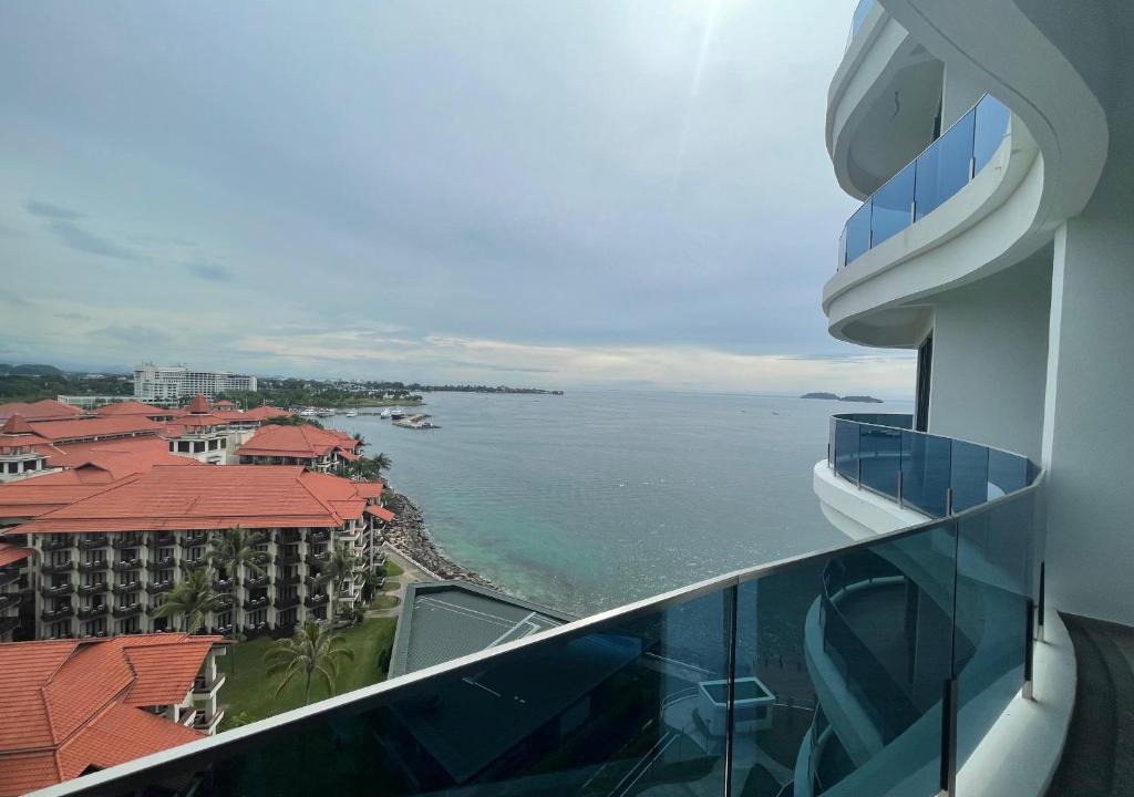 Downtown Kota Kinabalu Hotel | 3 Bedroom Seaview Suite, Coralbay by Ayuhouz
