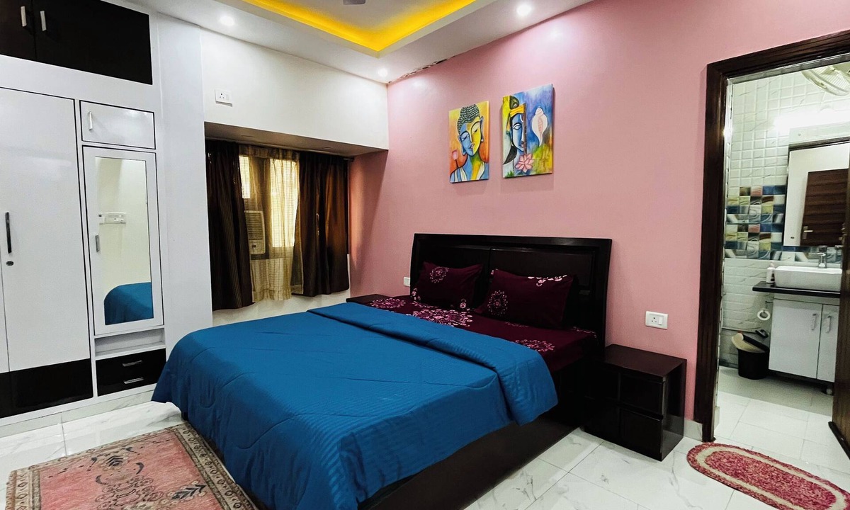 Vasant Kunj Apartment | 3-BHK apartment in New Delhi with WiFi, AC at a 15 min distance from IGI Airport