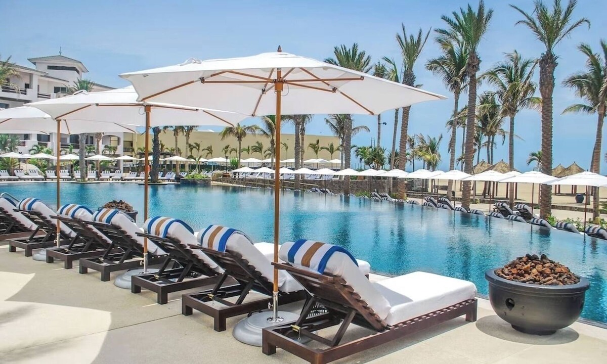 Zona Hotelera Hotel | 3 Lush 2BR Suites w/Balcony Views – 5-Min Drive to Gallery District Shops