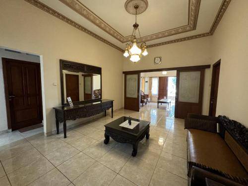 Yogyakarta House | 350 m² House ∙ 7 bedrooms ∙ 20 guests