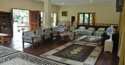 Megamendung Villa | 350 m² Villa ∙ 4 bedrooms ∙ 10 guests