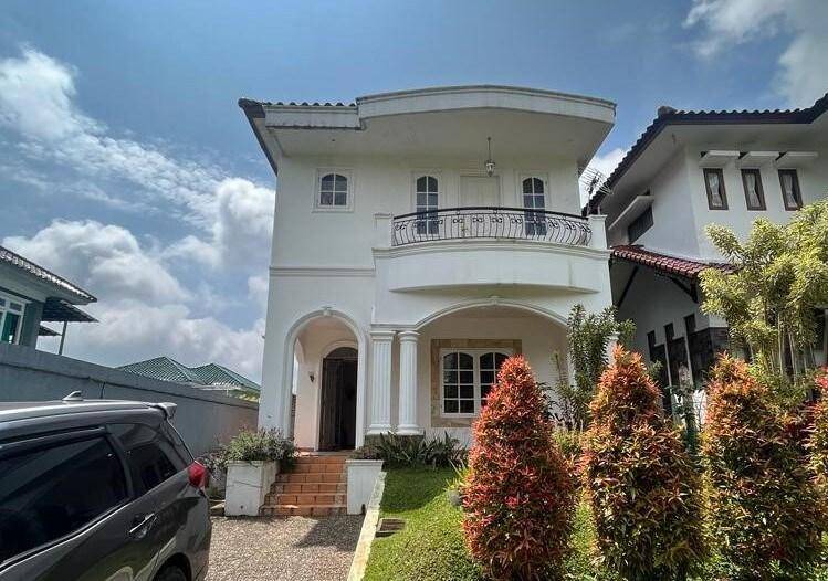 Cipanas Villa | 373 m² Villa ∙ 4 bedrooms ∙ 20 guests