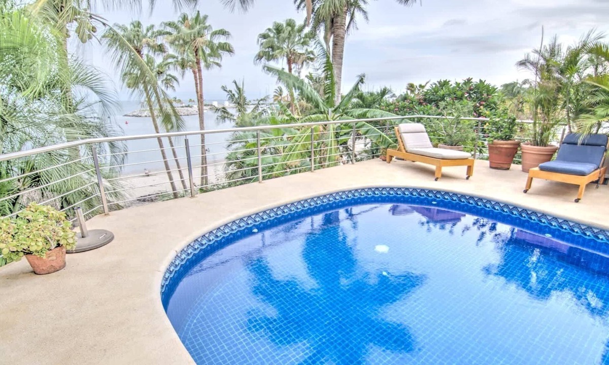 La Cruz de Huanacaxtle House | 3BR Beachfront Villa w/Private Pool: Casa Colibri