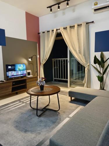 Kota Warisan Apartment | 3BR Deluxe Family by KLIA Airport Homestay