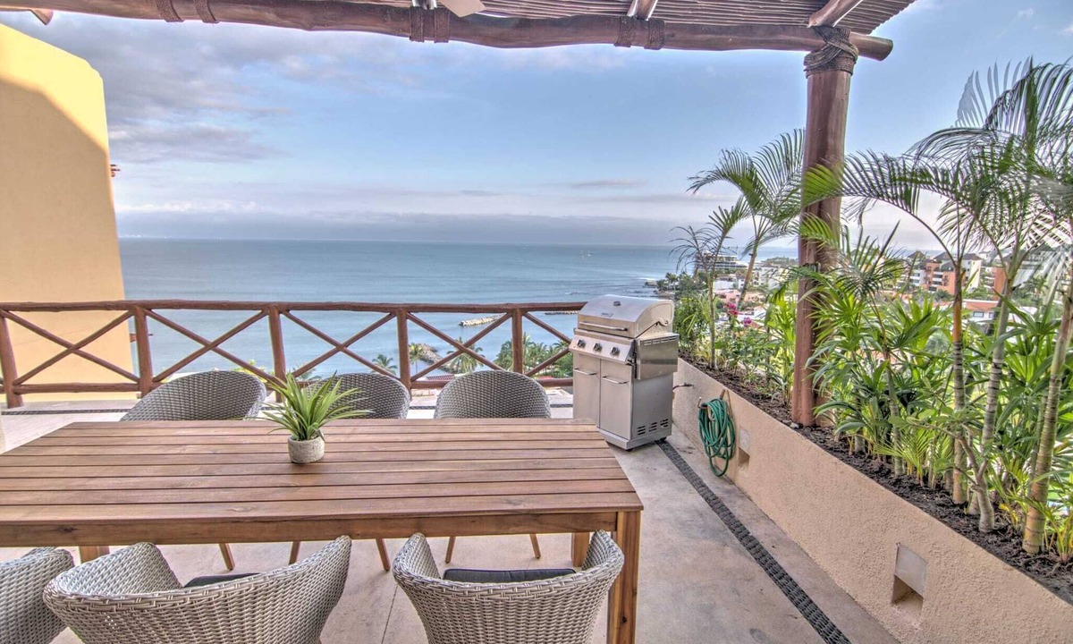 La Cruz de Huanacaxtle Condo | 3BR Oceanview Penthouse - 8 Pools - Gym - Spa