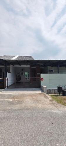Lumut House | 3Q Impiana Homestay Teluk Senangin