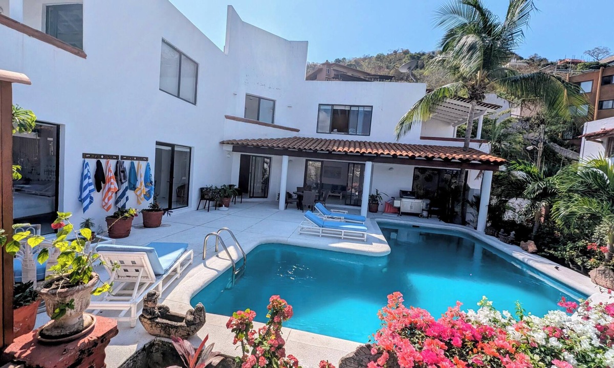 Playa Las Gatas Villa | 4-bedroom Villa with private pool and stunning views of Playa La Ropa