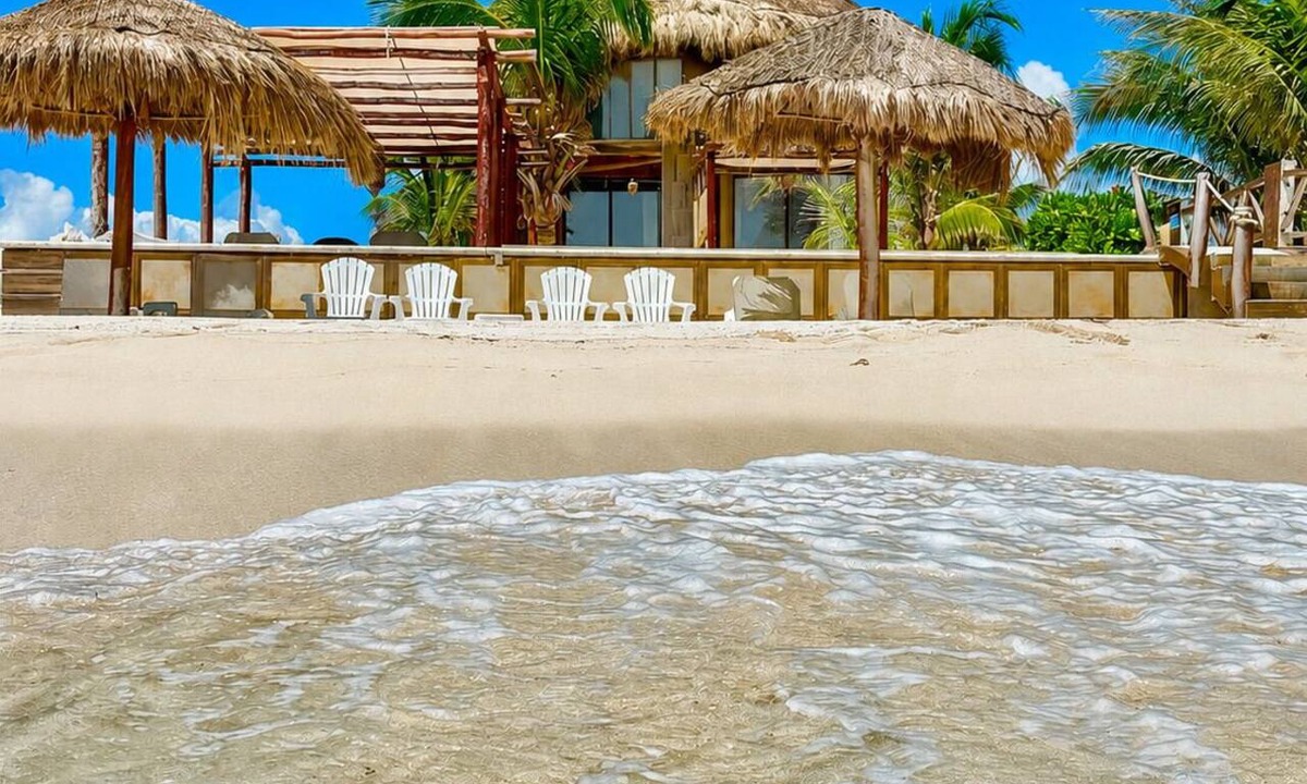 Playa del Secreto House | 4-Bedroom Penthouse, Private Beach, Chef, Wi-Fi, Housekeeping, pool, Kayaks