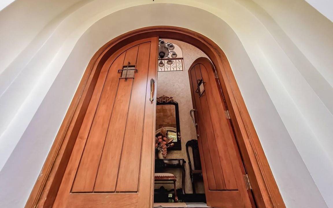 Depok Villa | 400 m² Villa ∙ 4 bedrooms ∙ 11 guests