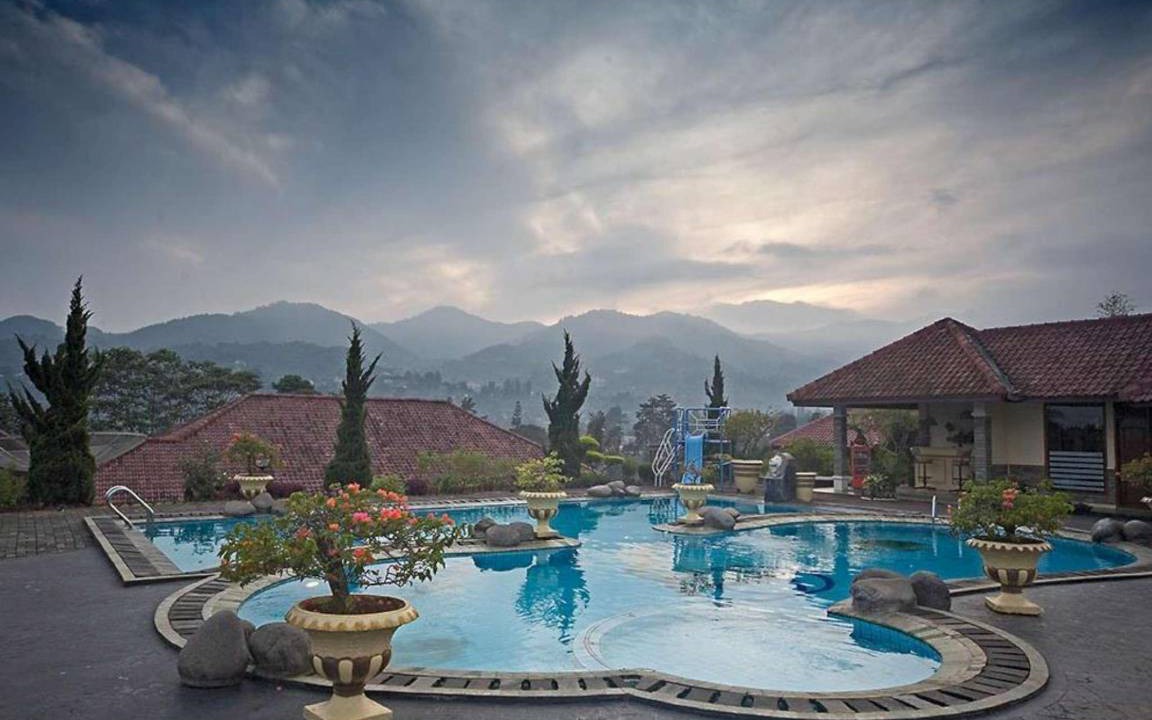 Megamendung Resort | 47 m² Resort ∙ 8 guests