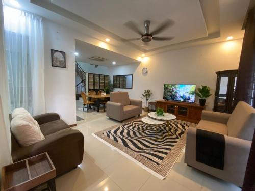 Sepang House | 4Br KLIA IRIS Homestay, 8 pax, WiFi, Self Check-In