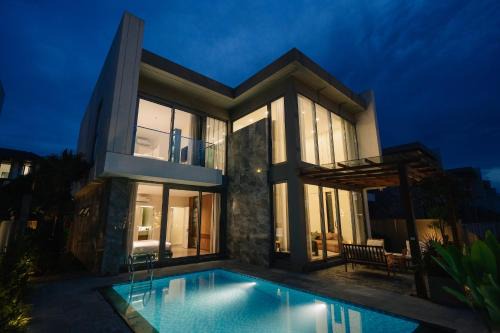 Hoa Hai Villa | 4BR Villa - Near The Beach - Free Pickup -Private Pool
