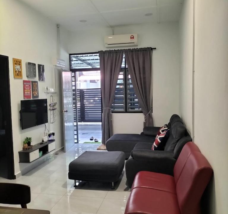 Seremban House | 4PAX 2B2B TEMPLER Homestay Seremban Town, Lobak