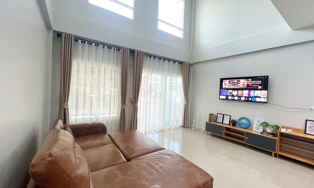 Hat Yai House | 5 minutes Drive to the city center, 9 minutes to Lee Gardens, with free parking.
