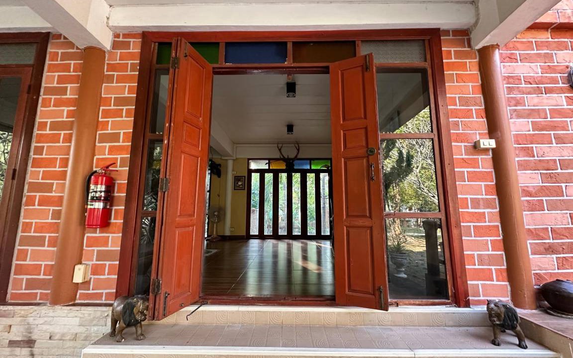 Suan Phueng House | 600 m² Bungalow ∙ 2 guests