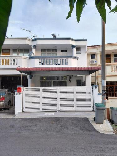 Seremban House | 6537 Homestay Seremban Senawang Musk Ventures Guest House 4R3B 12 Pax