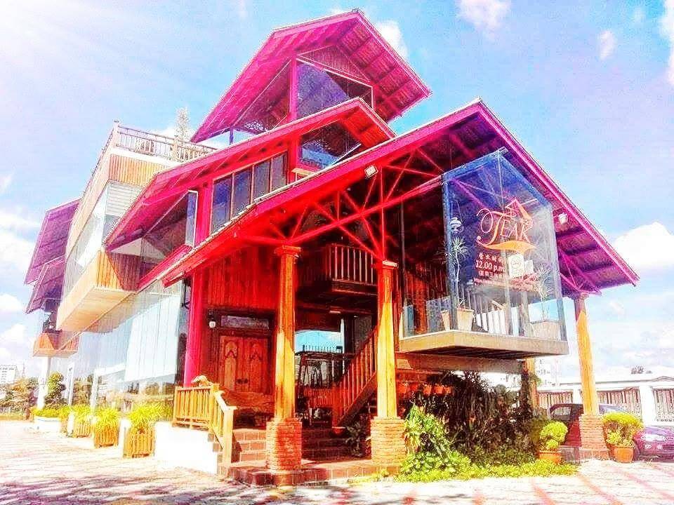 Batu Pahat House | 899 m² House ∙ 2 bedrooms ∙ 8 guests