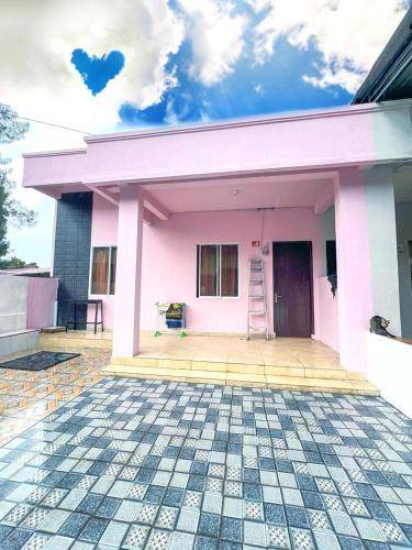 Berastagi Villa | 96 m² Villa ∙ 4 bedrooms ∙ 12 guests