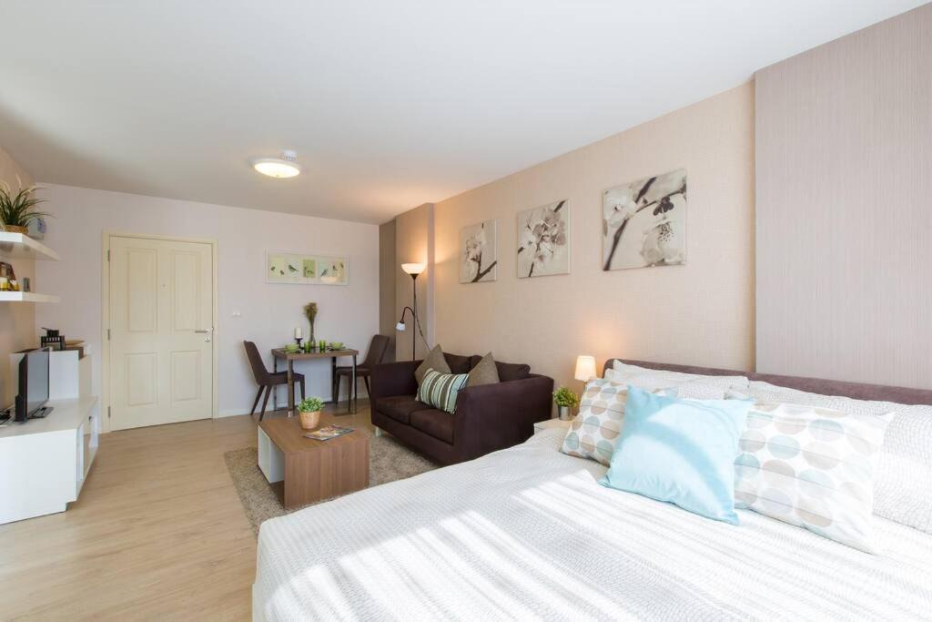 Khao Takiab Apartment | A cozy studio,condo near beach