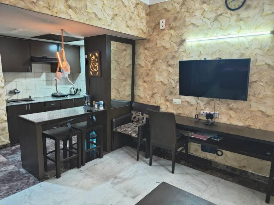 Indirapuram Apartment | A Studio Apartment with Complete Privacy