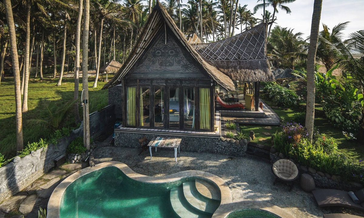 Kerambitan Villa | Absolute Beachfront Romantic Villa Laut