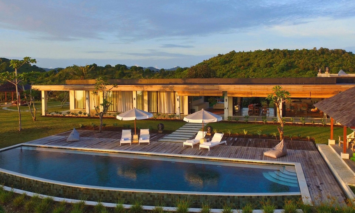 Gili Gede Villa | ABSOLUTE PRIVACY 4 Bdrm LUXURY Villa w own beach, 18m pool 360 degree ocean view