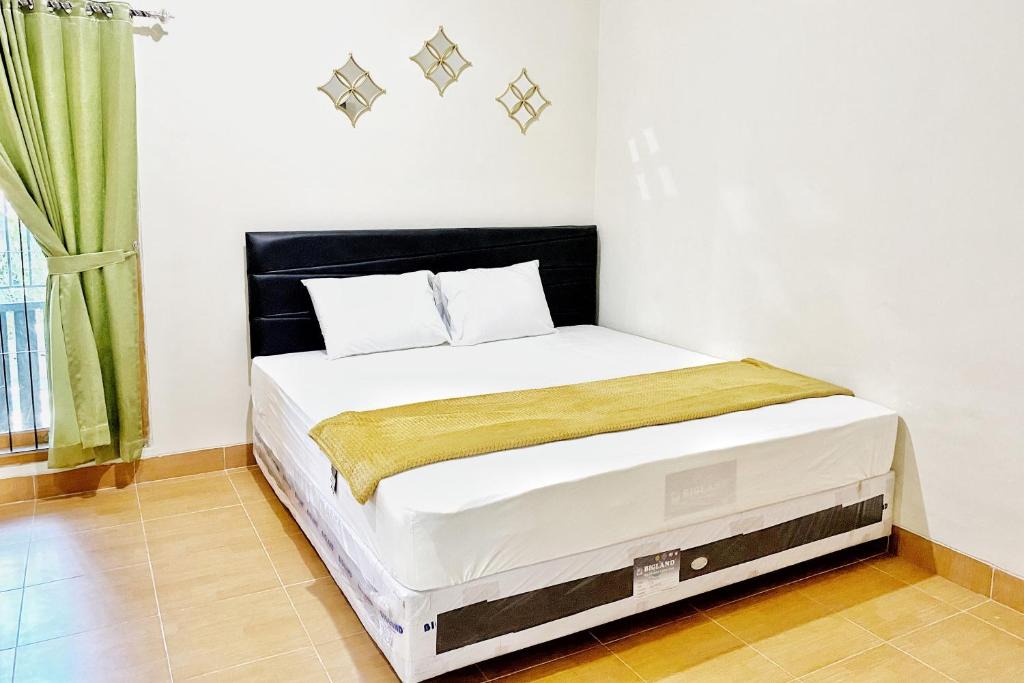 Nganjuk Hotel | Adipura Guesthouse Syariah Mitra RedDoorz near Terminal Nganjuk