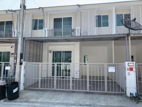Mae Hia House | Aileen House